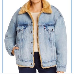New w tags! Levi’s XS Faux Fur Lined Jean Jacket